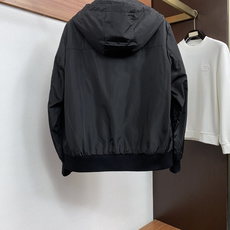 蒙口 码数M-3xL 重磅推荐!2026秋冬新品 官网同步发售 简约立领棉衣夹克外套 进口原版高品质聚酯纤维面料,工艺垂 蒙口 码数M-3xL 重磅推荐!2026秋冬新品 官网同步发售 简约立领棉衣夹克外套 进口原版高品质聚酯纤维面料,工艺垂