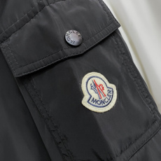 蒙口 码数M-3xL 重磅推荐!2026秋冬新品 官网同步发售 简约立领棉衣夹克外套 进口原版高品质聚酯纤维面料,工艺垂 蒙口 码数M-3xL 重磅推荐!2026秋冬新品 官网同步发售 简约立领棉衣夹克外套 进口原版高品质聚酯纤维面料,工艺垂