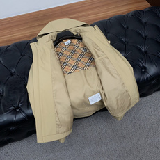 巴宝莉 码数M-3xL 重磅推荐!2026秋冬新品 官网同步发售 简约立领棉衣夹克外套 进口原版高品质聚酯纤维面料,工艺 巴宝莉 码数M-3xL 重磅推荐!2026秋冬新品 官网同步发售 简约立领棉衣夹克外套 进口原版高品质聚酯纤维面料,工艺