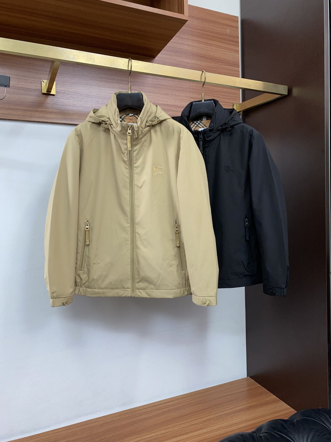 巴宝莉 码数M-3xL 重磅推荐！2026秋冬新品 官网同步发售 简约立领棉衣夹克外套 进口原版高品质聚酯纤维面料，工艺