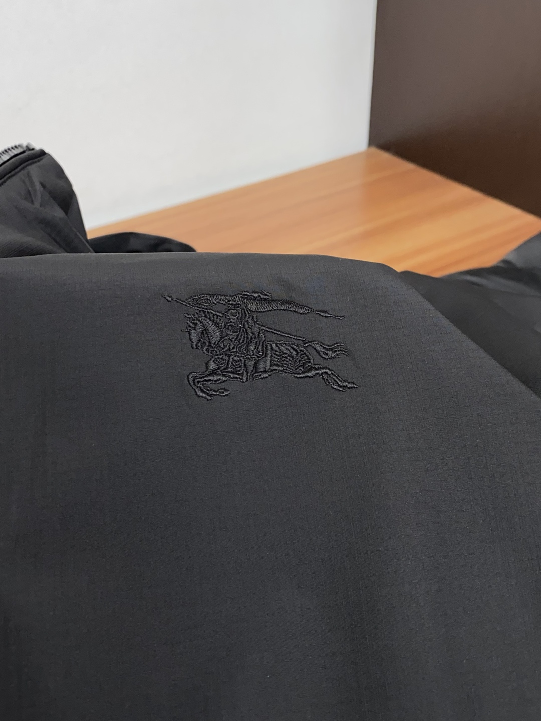 巴宝莉 码数M-3xL 重磅推荐！2026秋冬新品 官网同步发售 简约立领棉衣夹克外套 进口原版高品质聚酯纤维面料，工艺
