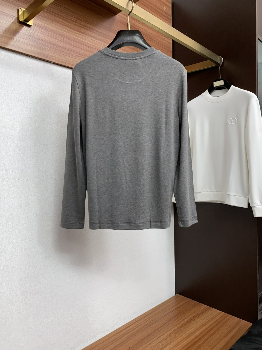 蒙口 码数 M-3xL Moncler26秋冬新款打底衫     Moncler这款打底衫精选成份:54%粘纤 28%腈