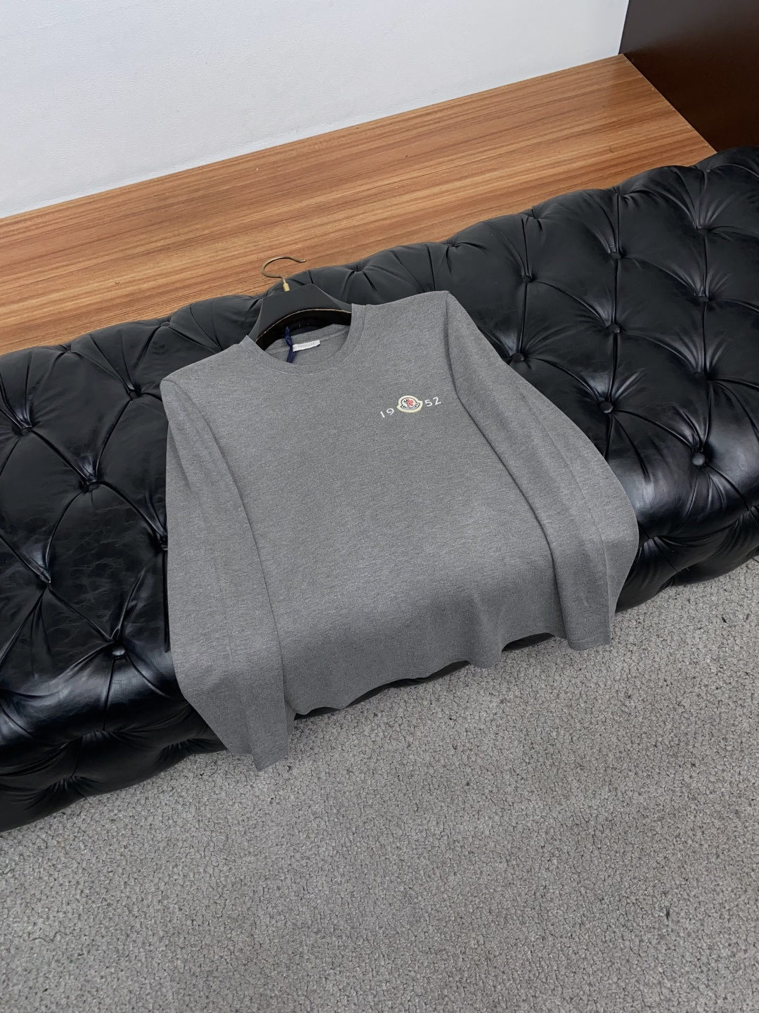 蒙口 码数 M-3xL Moncler26秋冬新款打底衫     Moncler这款打底衫精选成份:54%粘纤 28%腈