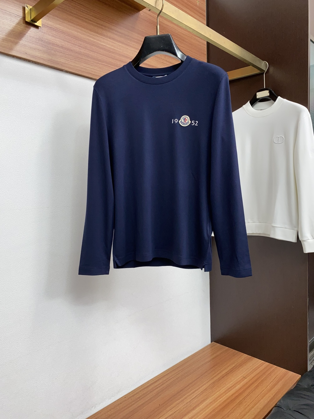蒙口 码数 M-3xL Moncler26秋冬新款打底衫 Moncler这款打底衫精选成份:54%粘纤 28%腈 蒙口 码数 M-3xL Moncler26秋冬新款打底衫 Moncler这款打底衫精选成份:54%粘纤 28%腈