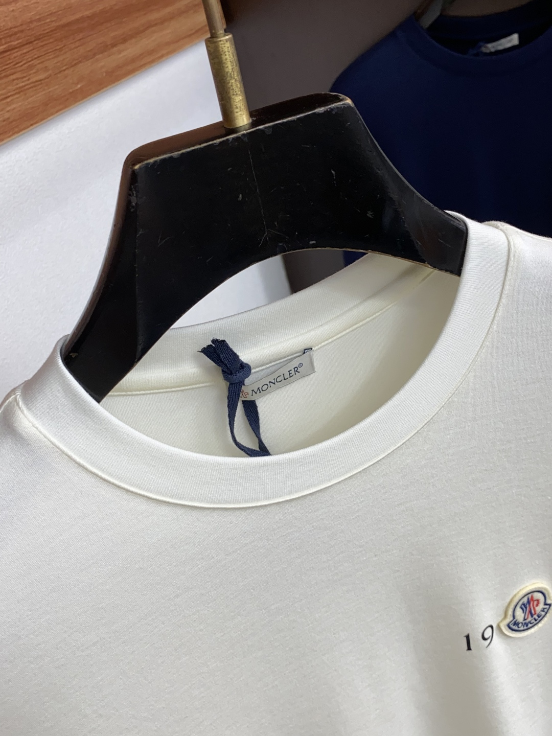 蒙口 码数 M-3xL Moncler26秋冬新款打底衫 Moncler这款打底衫精选成份:54%粘纤 28%腈 蒙口 码数 M-3xL Moncler26秋冬新款打底衫 Moncler这款打底衫精选成份:54%粘纤 28%腈