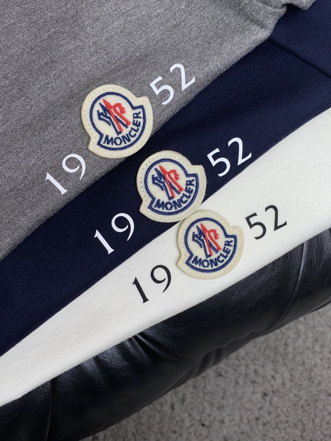 蒙口 码数 M-3xL Moncler26秋冬新款打底衫 Moncler这款打底衫精选成份:54%粘纤 28%腈 蒙口 码数 M-3xL Moncler26秋冬新款打底衫 Moncler这款打底衫精选成份:54%粘纤 28%腈