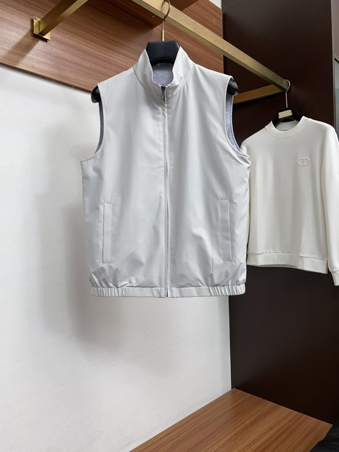 Loro piana 诺悠翩雅 2026ss春季新款发布双面马甲夹克外套，秋冬季爆款外套，经典剪刀臂章设计，穿上就是舒适