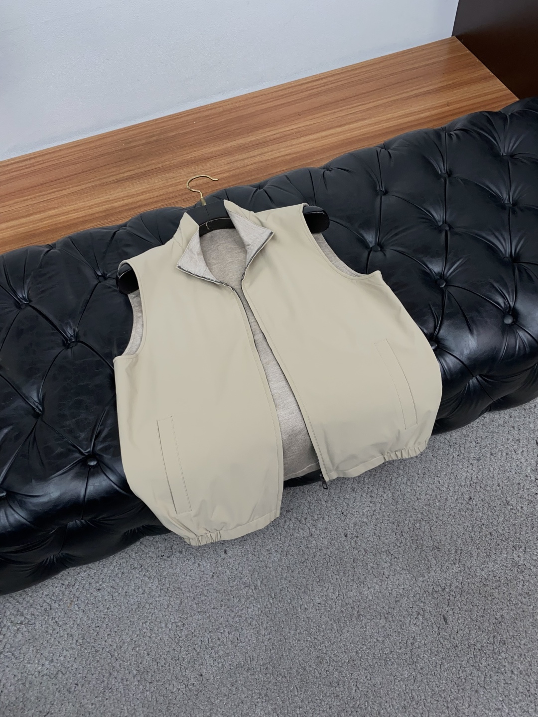 Loro piana 诺悠翩雅 2026ss春季新款发布双面马甲夹克外套，秋冬季爆款外套，经典剪刀臂章设计，穿上就是舒适