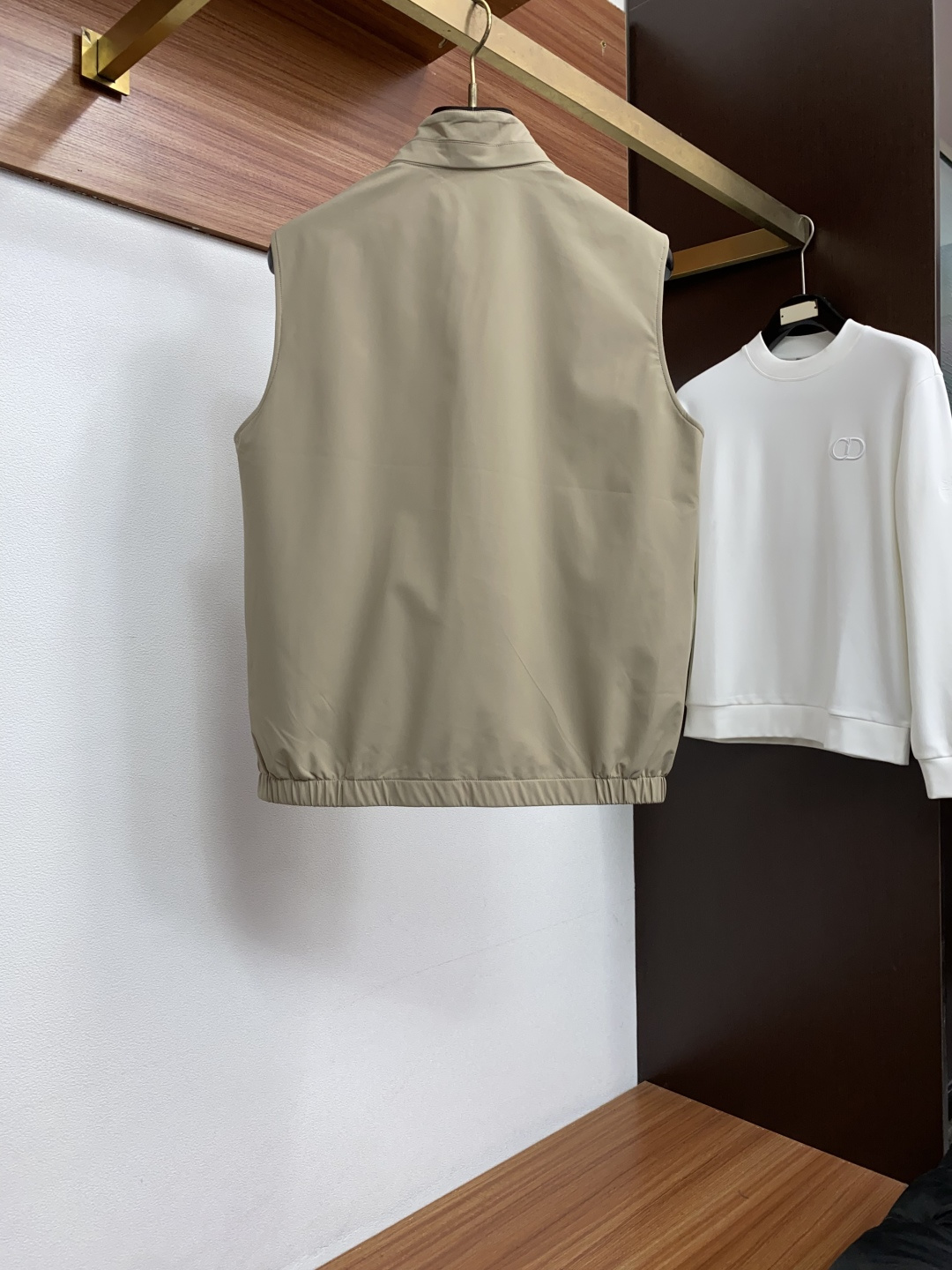 Loro piana 诺悠翩雅 2026ss春季新款发布双面马甲夹克外套，秋冬季爆款外套，经典剪刀臂章设计，穿上就是舒适