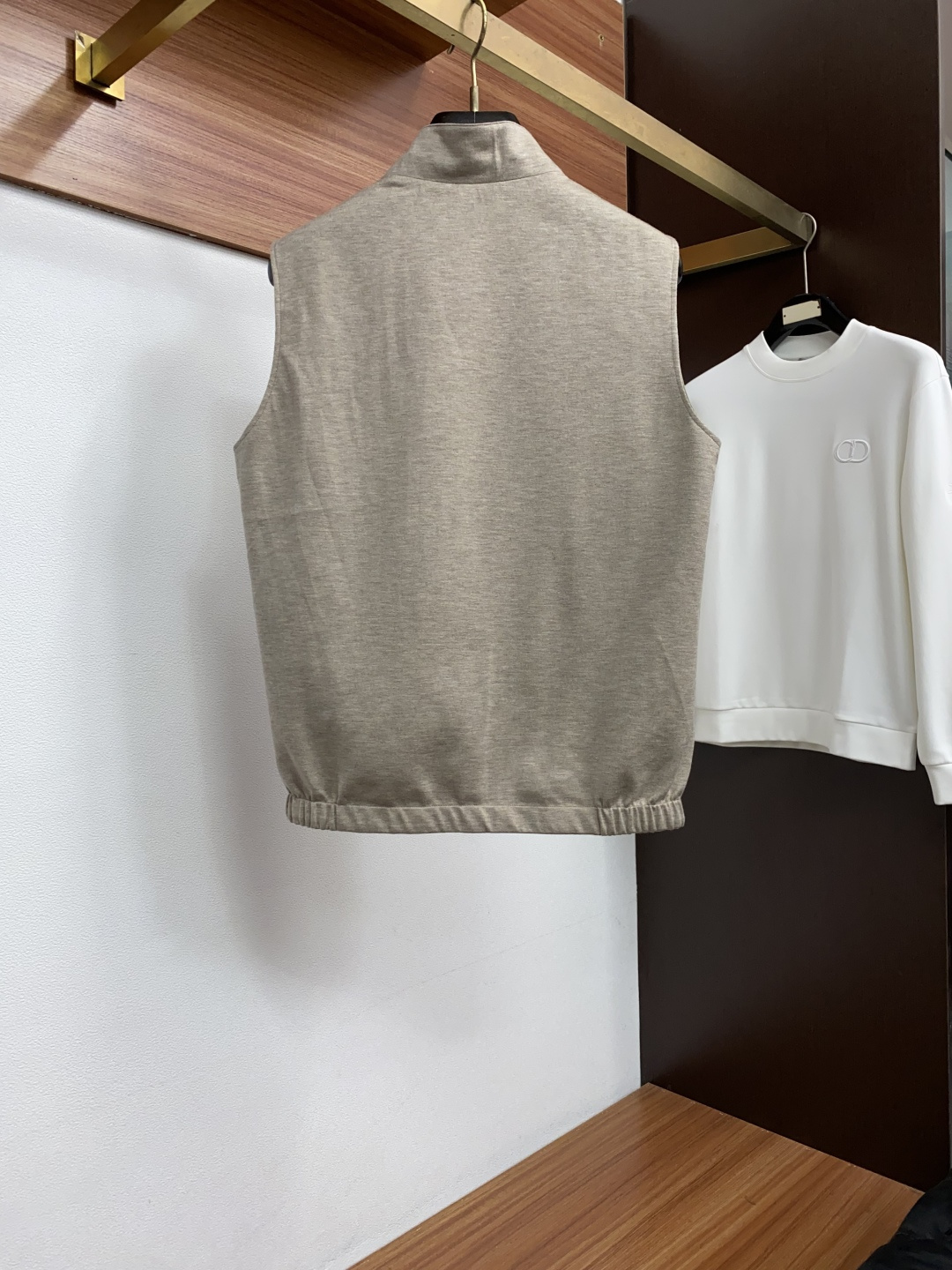 Loro piana 诺悠翩雅 2026ss春季新款发布双面马甲夹克外套，秋冬季爆款外套，经典剪刀臂章设计，穿上就是舒适