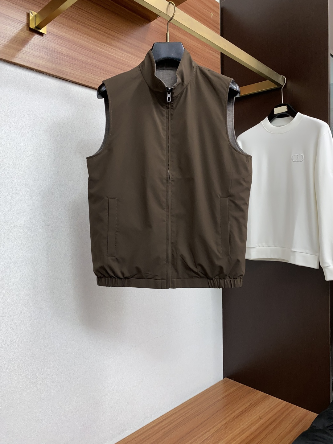 Loro piana 诺悠翩雅 2026ss春季新款发布双面马甲夹克外套，秋冬季爆款外套，经典剪刀臂章设计，穿上就是舒适