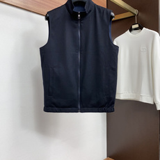 Loro piana 诺悠翩雅 2026ss春季新款发布双面马甲夹克外套,秋冬季爆款外套,经典剪刀臂章设计,穿上就是舒适 Loro piana 诺悠翩雅 2026ss春季新款发布双面马甲夹克外套,秋冬季爆款外套,经典剪刀臂章设计,穿上就是舒适