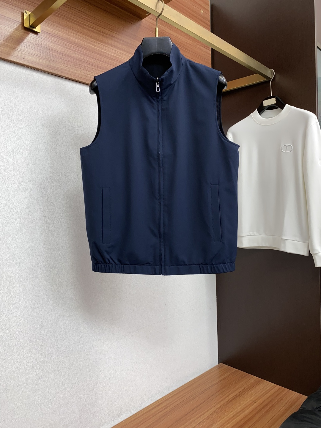 Loro piana 诺悠翩雅 2026ss春季新款发布双面马甲夹克外套，秋冬季爆款外套，经典剪刀臂章设计，穿上就是舒适