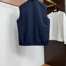 Loro piana 诺悠翩雅 2026ss春季新款发布双面马甲夹克外套,秋冬季爆款外套,经典剪刀臂章设计,穿上就是舒适 Loro piana 诺悠翩雅 2026ss春季新款发布双面马甲夹克外套,秋冬季爆款外套,经典剪刀臂章设计,穿上就是舒适