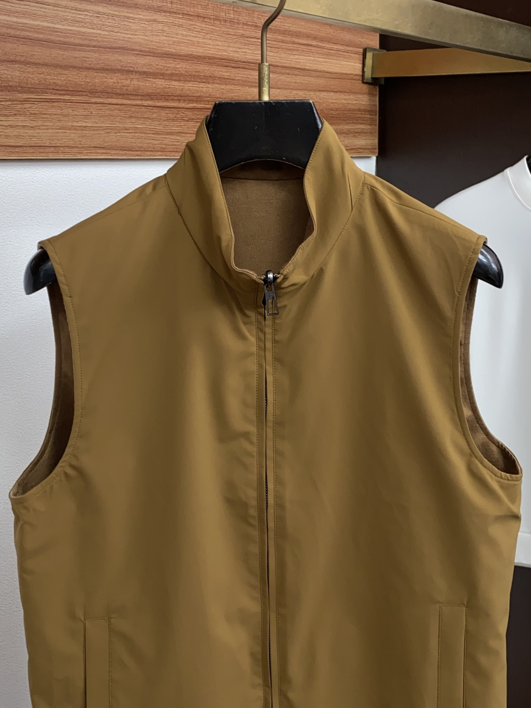 Loro piana 诺悠翩雅 2026ss春季新款发布双面马甲夹克外套，秋冬季爆款外套，经典剪刀臂章设计，穿上就是舒适