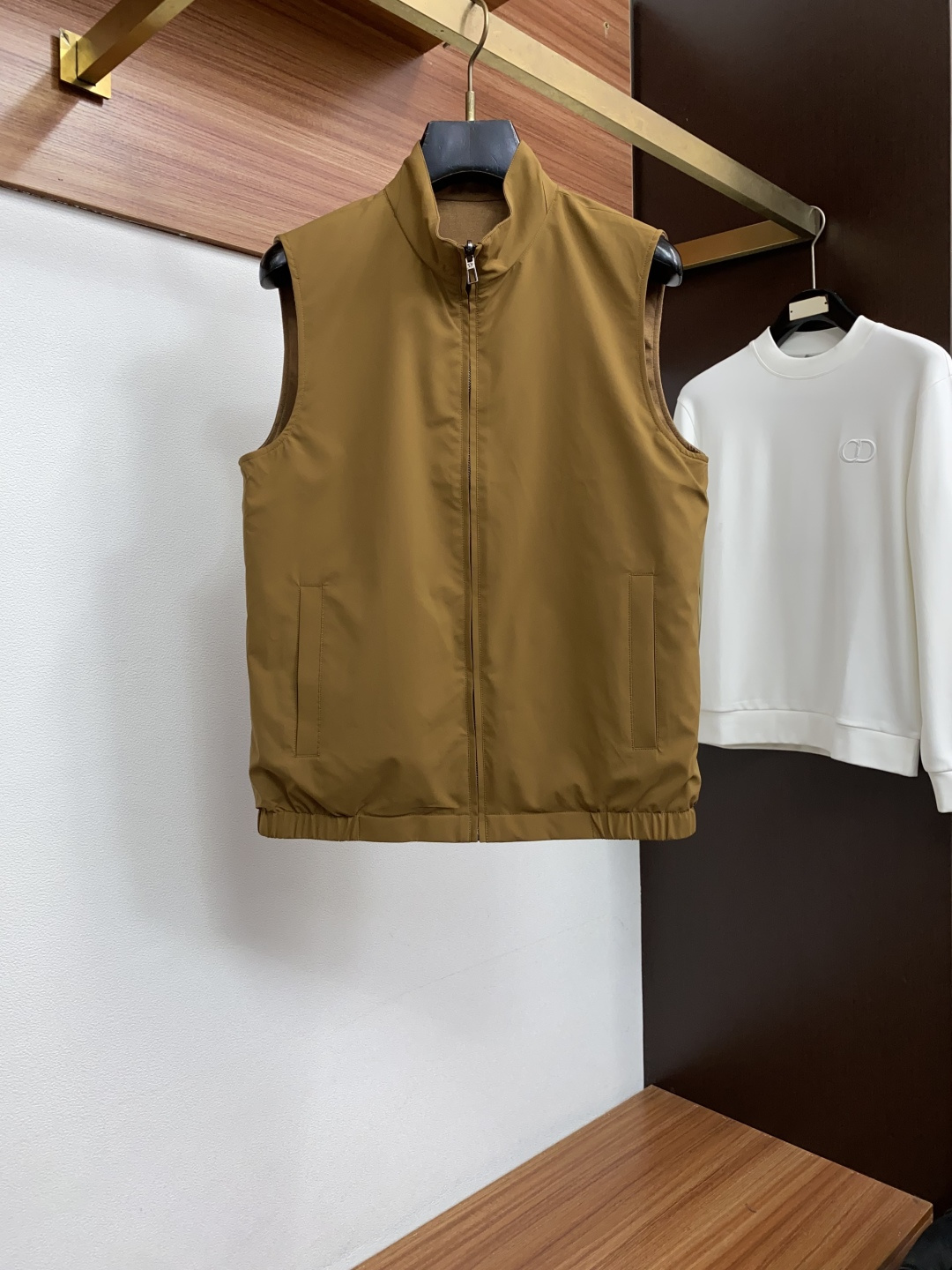 Loro piana 诺悠翩雅 2026ss春季新款发布双面马甲夹克外套，秋冬季爆款外套，经典剪刀臂章设计，穿上就是舒适