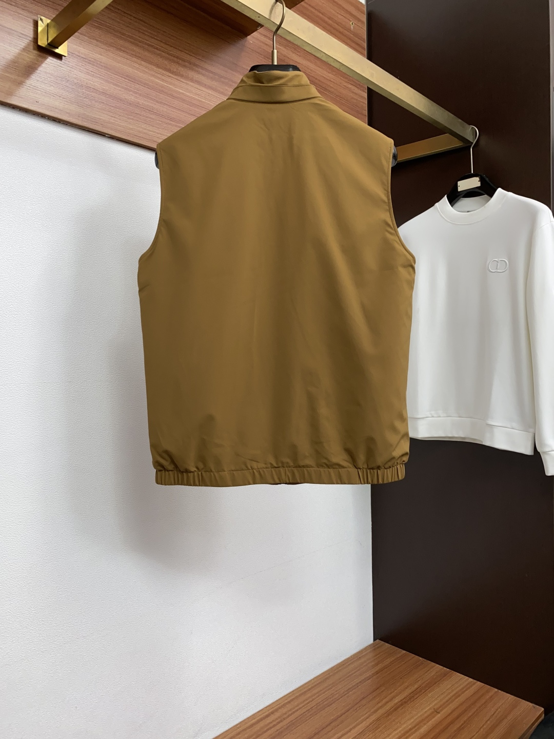 Loro piana 诺悠翩雅 2026ss春季新款发布双面马甲夹克外套，秋冬季爆款外套，经典剪刀臂章设计，穿上就是舒适