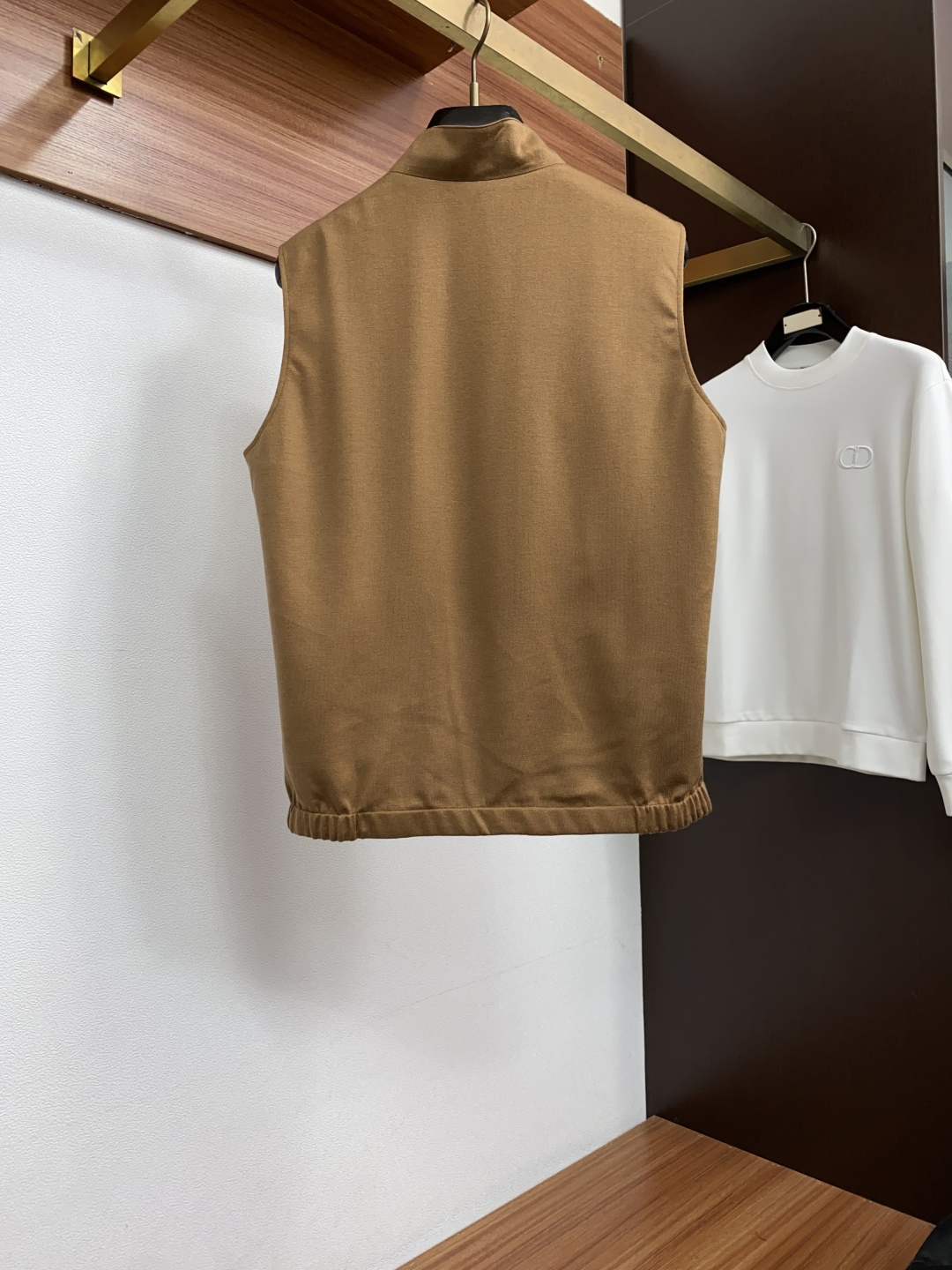 Loro piana 诺悠翩雅 2026ss春季新款发布双面马甲夹克外套，秋冬季爆款外套，经典剪刀臂章设计，穿上就是舒适