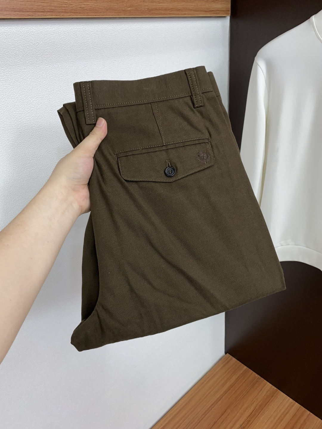 Loro piana 诺悠翩雅 ss秋冬新品 重工面料版型挺直 男士精品休闲裤顶级面料休闲裤，最新款上身版型无敌正!绝对