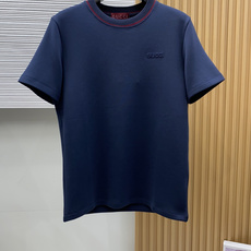 古奇 M-3xL 26秋冬男装专柜官网新品爆款面料超好 人气推荐秋冬必备卫布男士圆领短袖 正面饰有经典图标刺绣元素设计诠 古奇 M-3xL 26秋冬男装专柜官网新品爆款面料超好 人气推荐秋冬必备卫布男士圆领短袖 正面饰有经典图标刺绣元素设计诠