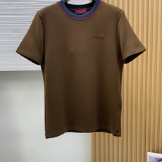 古奇 M-3xL 26秋冬男装专柜官网新品爆款面料超好 人气推荐秋冬必备卫布男士圆领短袖 正面饰有经典图标刺绣元素设计 古奇 M-3xL 26秋冬男装专柜官网新品爆款面料超好 人气推荐秋冬必备卫布男士圆领短袖 正面饰有经典图标刺绣元素设计