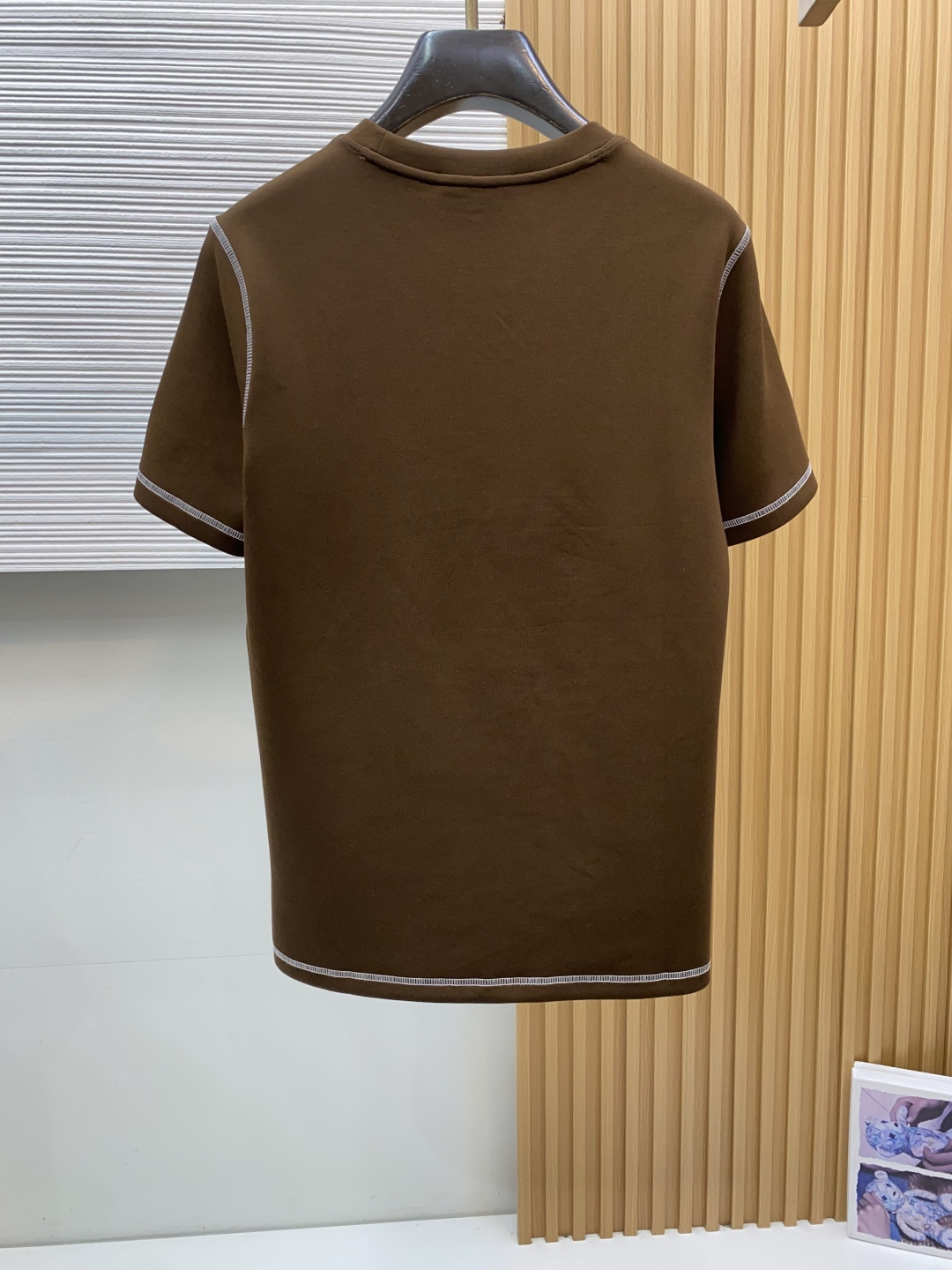 普拉达 M-3xL 26秋冬男装专柜官网新品爆款面料超好 人气推荐秋冬必备卫布男士圆领短袖 正面饰有经典图标刺绣元素设计