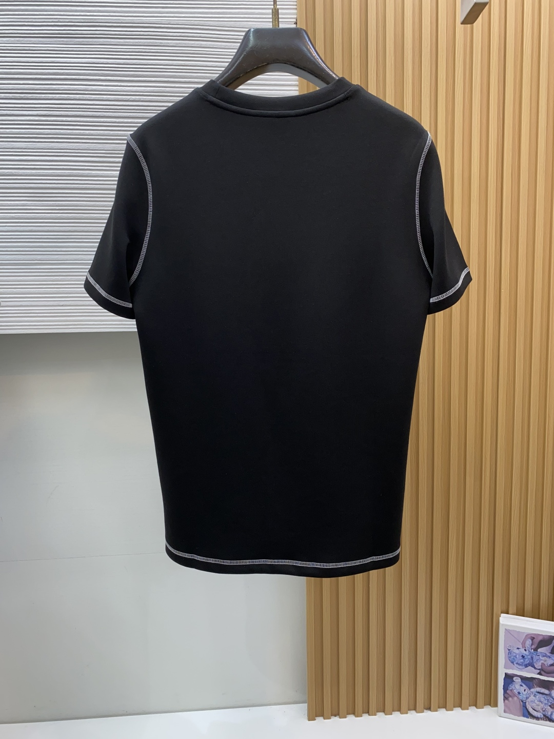 普拉达 M-3xL 26秋冬男装专柜官网新品爆款面料超好 人气推荐秋冬必备卫布男士圆领短袖 正面饰有经典图标刺绣元素设计