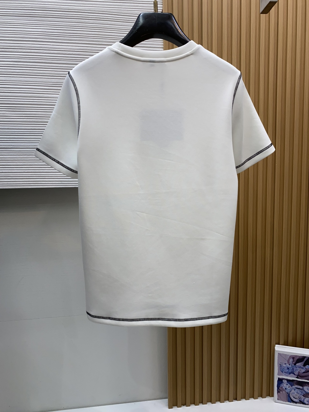 普拉达 M-3xL 26秋冬男装专柜官网新品爆款面料超好 人气推荐秋冬必备卫布男士圆领短袖 正面饰有经典图标刺绣元素设计