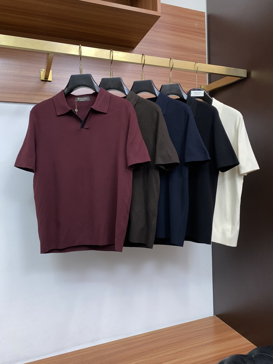 Loro Piana 诺悠翩雅 尺码M-4xL 2026秋冬翻领Polo羊毛衫 成分 羊毛衫 工艺 双领设计 海鸥领 老