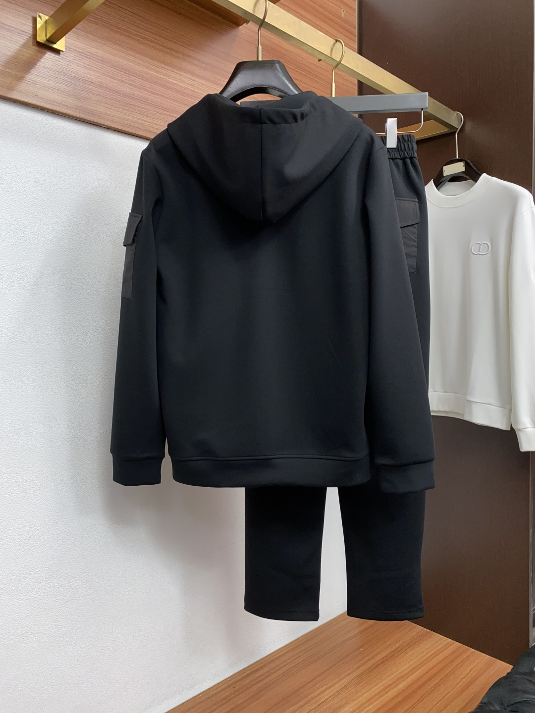蒙口 M-3xL 休闲运动套装|纯正老钱松弛感 低调立领拉链外套+直筒长裤成套搭配 甄选细腻羊毛混纺面料,软糯亲肤,透气 蒙口 M-3xL 休闲运动套装|纯正老钱松弛感 低调立领拉链外套+直筒长裤成套搭配 甄选细腻羊毛混纺面料,软糯亲肤,透气