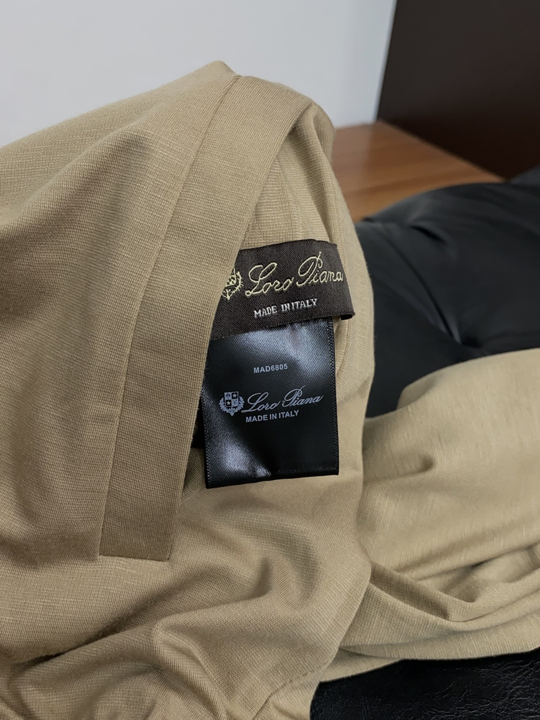 Loro Piana 诺悠翩雅 26秋冬新款双面夹克外套 针织外套羊毛混纺纱线 一线品牌的要求理念 款式大方时尚 上身有