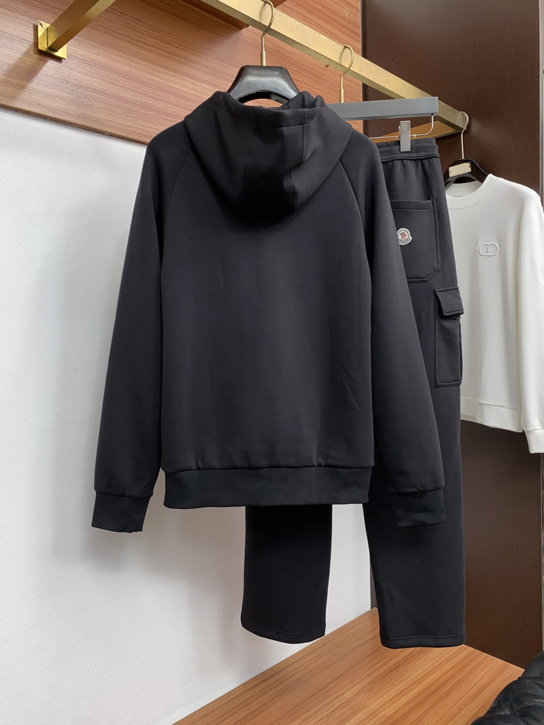 /套装 Moncler 蒙口，成套不拆2026秋冬季最新品，专柜同步有售，原单狠货，时尚休闲套装，上身舒适！吸睛而有亮点