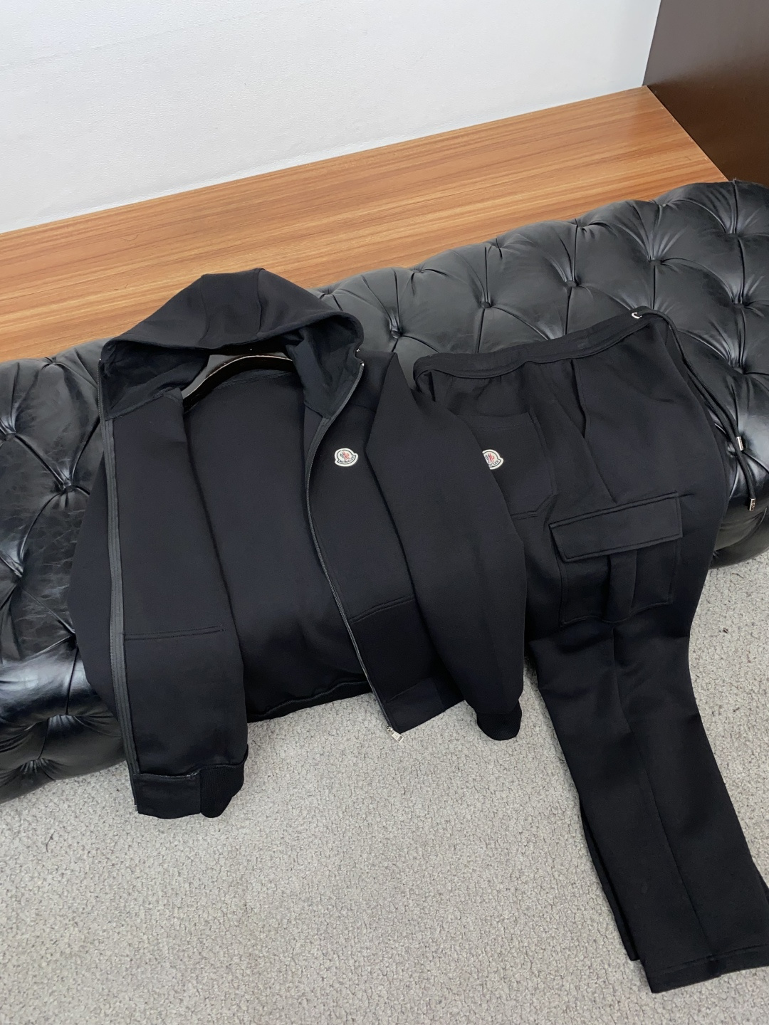 /套装 Moncler 蒙口，成套不拆2026秋冬季最新品，专柜同步有售，原单狠货，时尚休闲套装，上身舒适！吸睛而有亮点