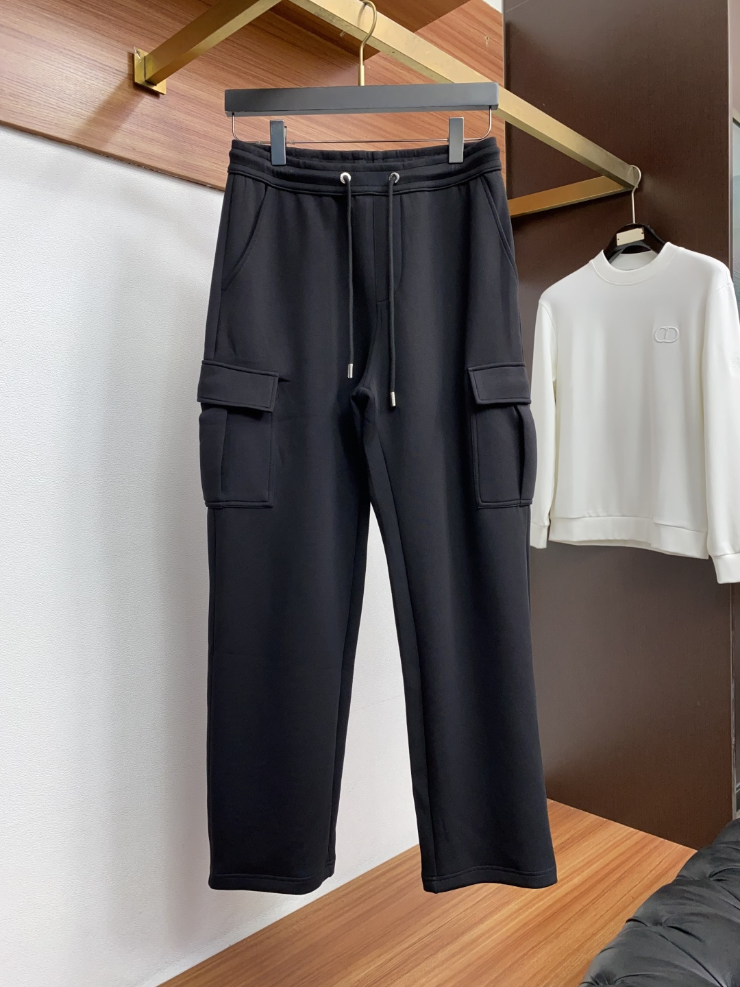 /套装 Moncler 蒙口，成套不拆2026秋冬季最新品，专柜同步有售，原单狠货，时尚休闲套装，上身舒适！吸睛而有亮点
