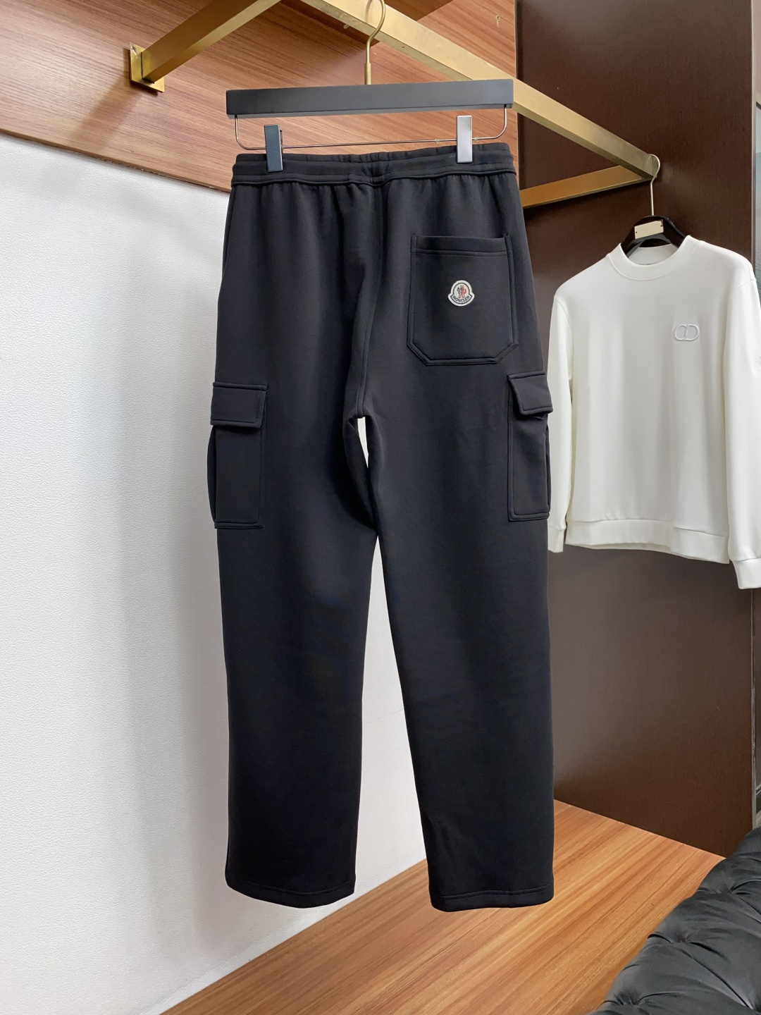 /套装 Moncler 蒙口，成套不拆2026秋冬季最新品，专柜同步有售，原单狠货，时尚休闲套装，上身舒适！吸睛而有亮点