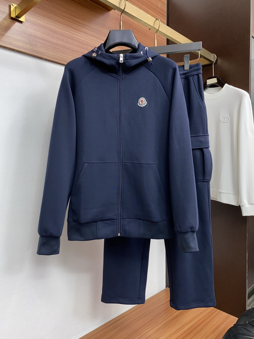 /套装 Moncler 蒙口，成套不拆2026秋冬季最新品，专柜同步有售，原单狠货，时尚休闲套装，上身舒适！吸睛而有亮点