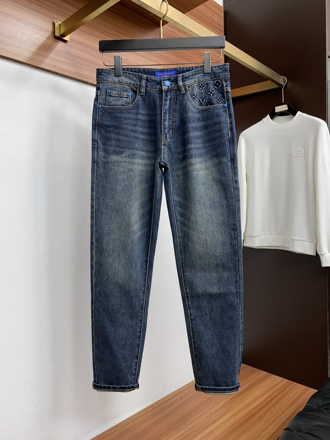 1v 路易威登 29-38 2026秋冬新款 牛仔裤 干净利落剪裁，都市风十足 采用精纺面料手感软糯干爽，上身效果挺括有