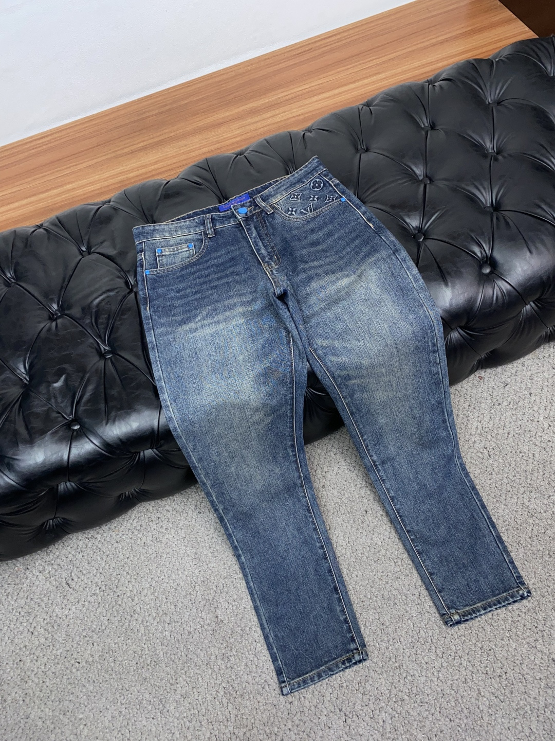 1v 路易威登 29-38 2026秋冬新款 牛仔裤 干净利落剪裁，都市风十足 采用精纺面料手感软糯干爽，上身效果挺括有