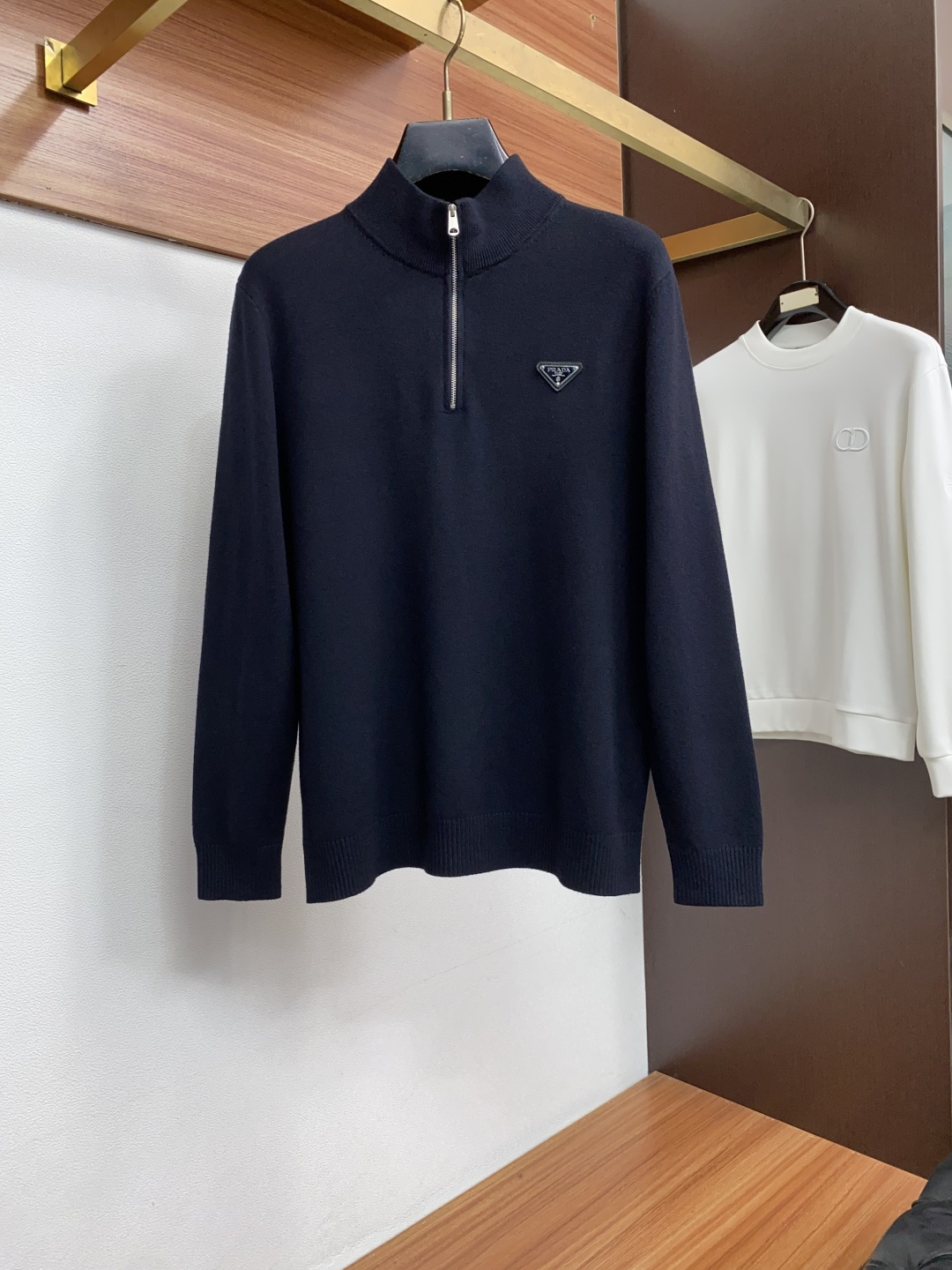 普拉达 M-3xL 2026新款秋冬男士高端简约高领半拉链 针织百分百羊毛长袖毛衣,香港洋行渠道货,纯正血统品质,春夏新 普拉达 M-3xL 2026新款秋冬男士高端简约高领半拉链 针织百分百羊毛长袖毛衣,香港洋行渠道货,纯正血统品质,春夏新