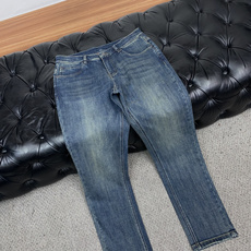 Loro Piana 诺悠翩雅 30-38 2026秋冬新款 牛仔裤 干净利落剪裁,都市风十足 采用精纺面料手感软糯干爽 Loro Piana 诺悠翩雅 30-38 2026秋冬新款 牛仔裤 干净利落剪裁,都市风十足 采用精纺面料手感软糯干爽