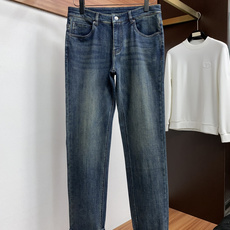 Loro Piana 诺悠翩雅 30-38 2026秋冬新款 牛仔裤 干净利落剪裁,都市风十足 采用精纺面料手感软糯干爽 Loro Piana 诺悠翩雅 30-38 2026秋冬新款 牛仔裤 干净利落剪裁,都市风十足 采用精纺面料手感软糯干爽