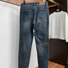 Loro Piana 诺悠翩雅 30-38 2026秋冬新款 牛仔裤 干净利落剪裁,都市风十足 采用精纺面料手感软糯干爽 Loro Piana 诺悠翩雅 30-38 2026秋冬新款 牛仔裤 干净利落剪裁,都市风十足 采用精纺面料手感软糯干爽