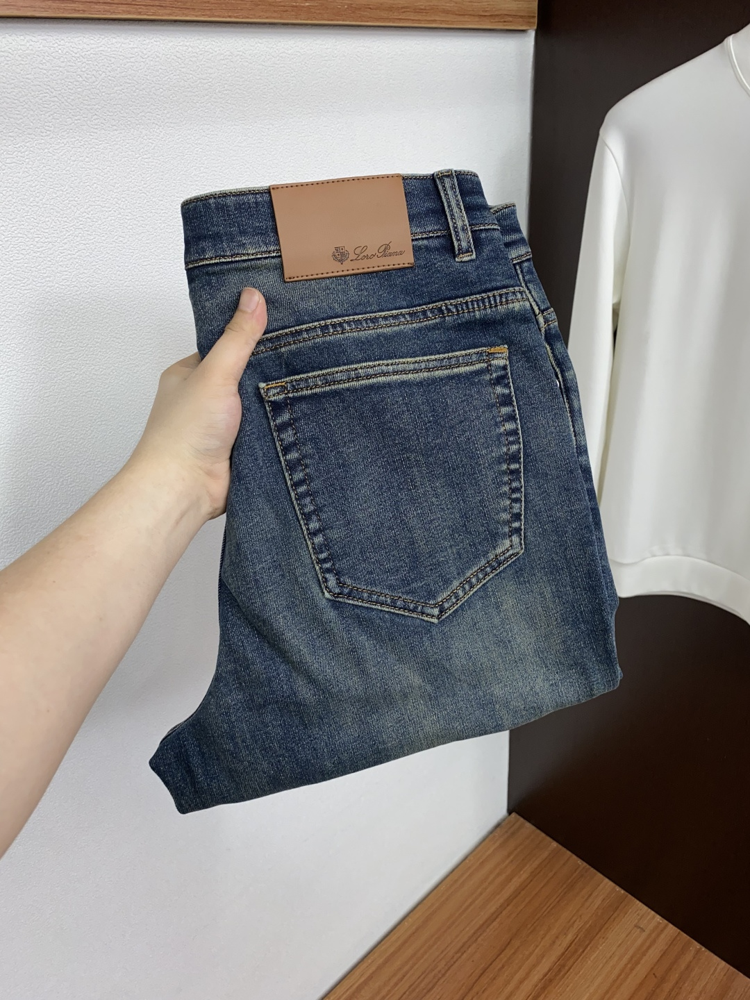 Loro Piana 诺悠翩雅 30-38 2026秋冬新款 牛仔裤 干净利落剪裁，都市风十足 采用精纺面料手感软糯干爽