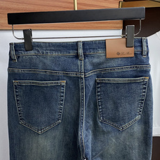 Loro Piana 诺悠翩雅 30-38 2026秋冬新款 牛仔裤 干净利落剪裁,都市风十足 采用精纺面料手感软糯干爽 Loro Piana 诺悠翩雅 30-38 2026秋冬新款 牛仔裤 干净利落剪裁,都市风十足 采用精纺面料手感软糯干爽