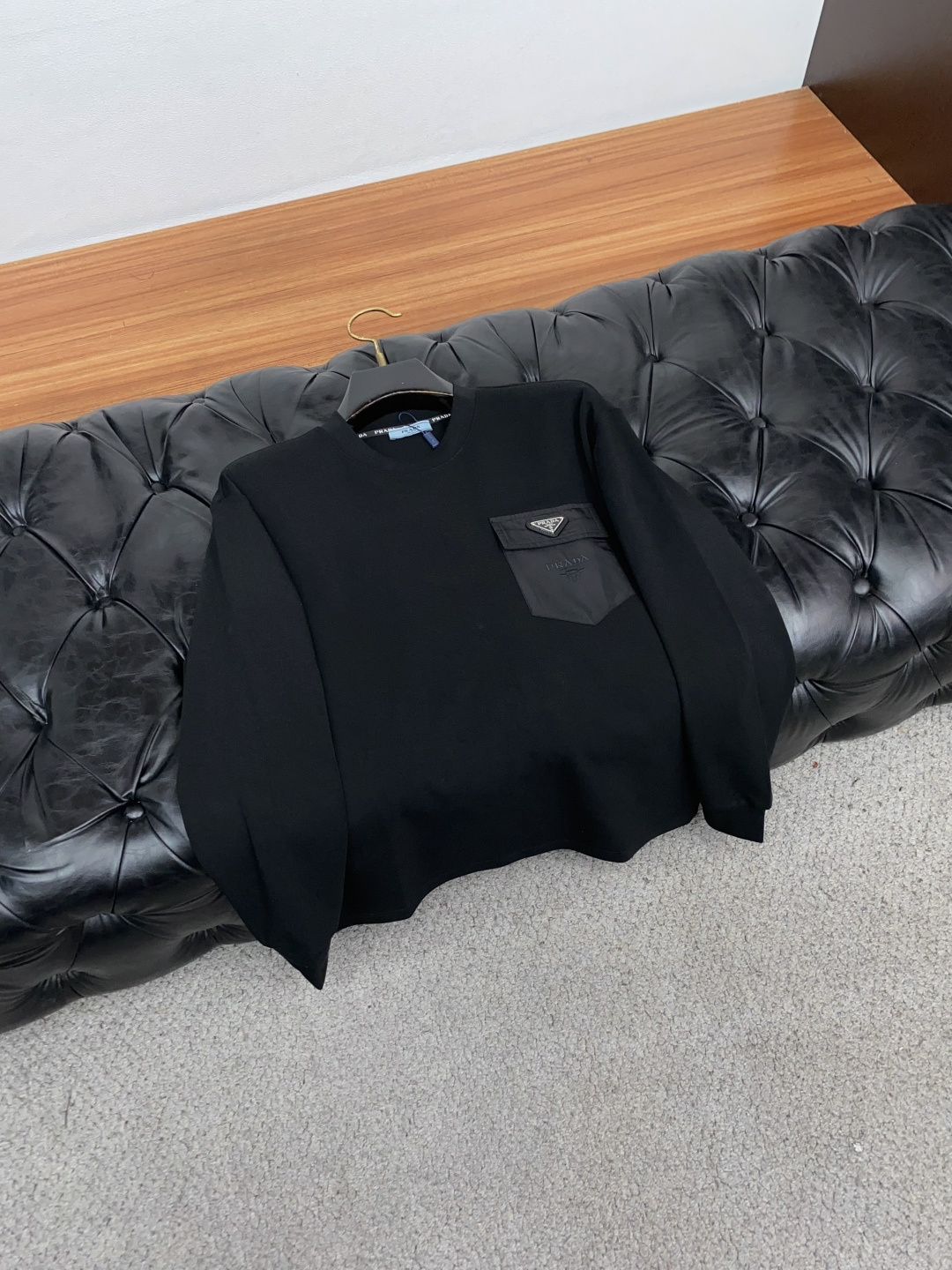 普拉达 M-3xL 26秋冬男装专柜官网新品长袖打底 爆款面料超好 人气推荐秋冬必备卫布男士圆领短袖 正面饰有经典图标刺