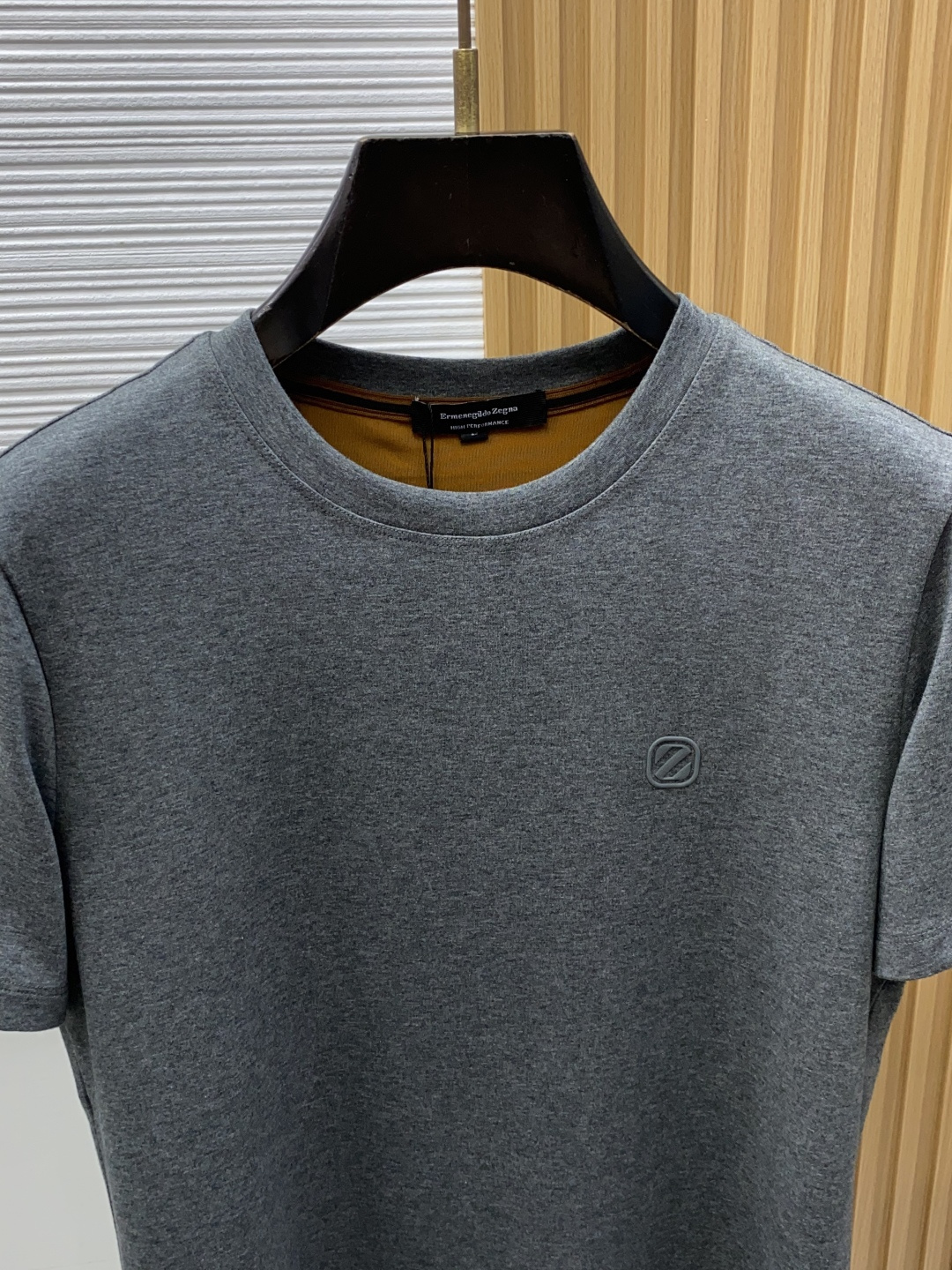 杰尼亚 M-3xL 26秋冬男装专柜官网新品爆款面料超好 人气推荐秋冬必备卫布男士圆领短袖 正面饰有经典图标刺绣元素设计