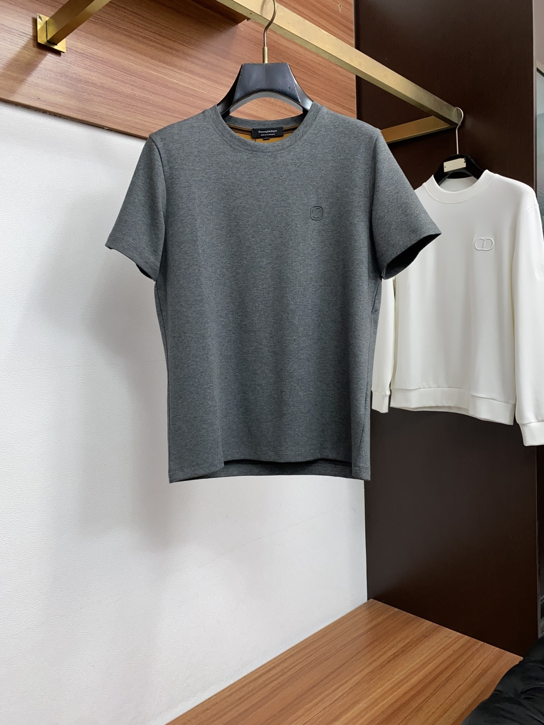 杰尼亚 M-3xL 26秋冬男装专柜官网新品爆款面料超好 人气推荐秋冬必备卫布男士圆领短袖 正面饰有经典图标刺绣元素设计