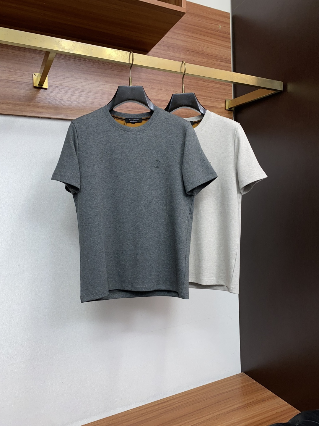 杰尼亚 M-3xL 26秋冬男装专柜官网新品爆款面料超好 人气推荐秋冬必备卫布男士圆领短袖 正面饰有经典图标刺绣元素设计