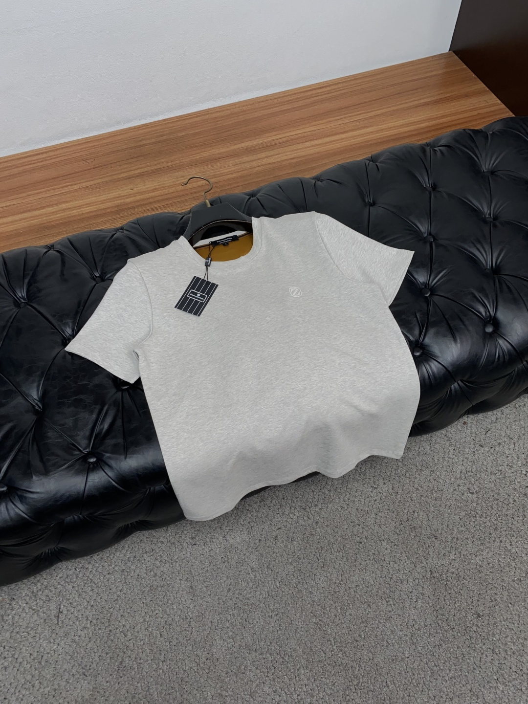 杰尼亚 M-3xL 26秋冬男装专柜官网新品爆款面料超好 人气推荐秋冬必备卫布男士圆领短袖 正面饰有经典图标刺绣元素设计