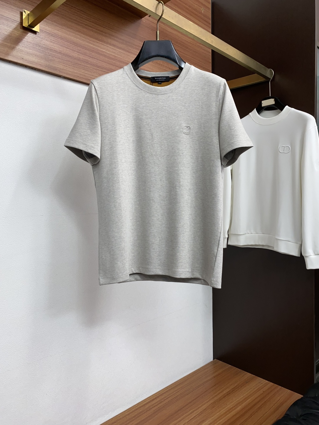 杰尼亚 M-3xL 26秋冬男装专柜官网新品爆款面料超好 人气推荐秋冬必备卫布男士圆领短袖 正面饰有经典图标刺绣元素设计